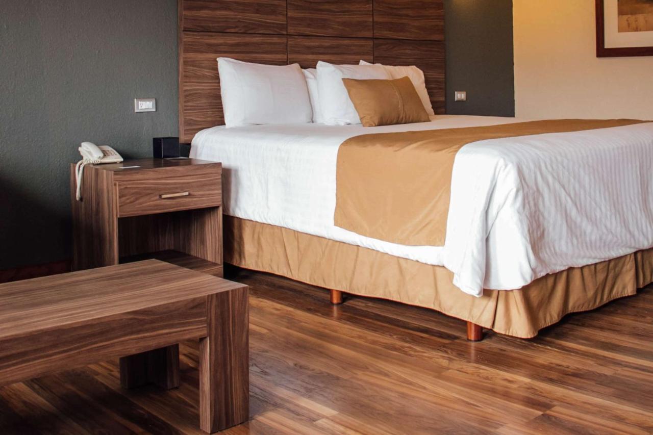 Best Western Cumbres Inn Cd. Cuauhtemoc ภายนอก รูปภาพ