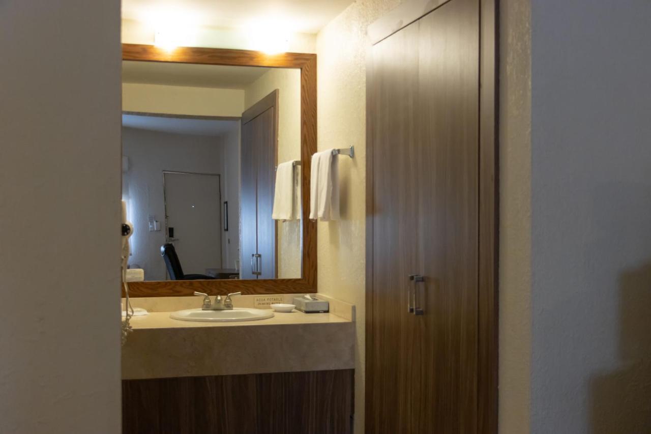 Best Western Cumbres Inn Cd. Cuauhtemoc ภายนอก รูปภาพ